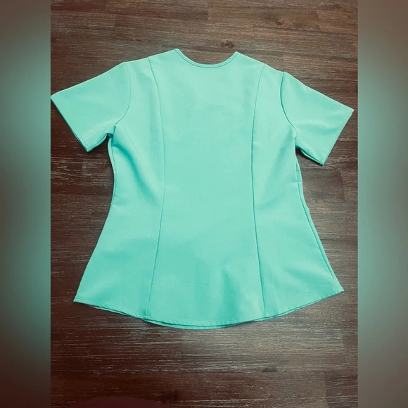 COPY - FIGS technical collection fresh aqua  top scrub size Xs - Picture 4 of 7